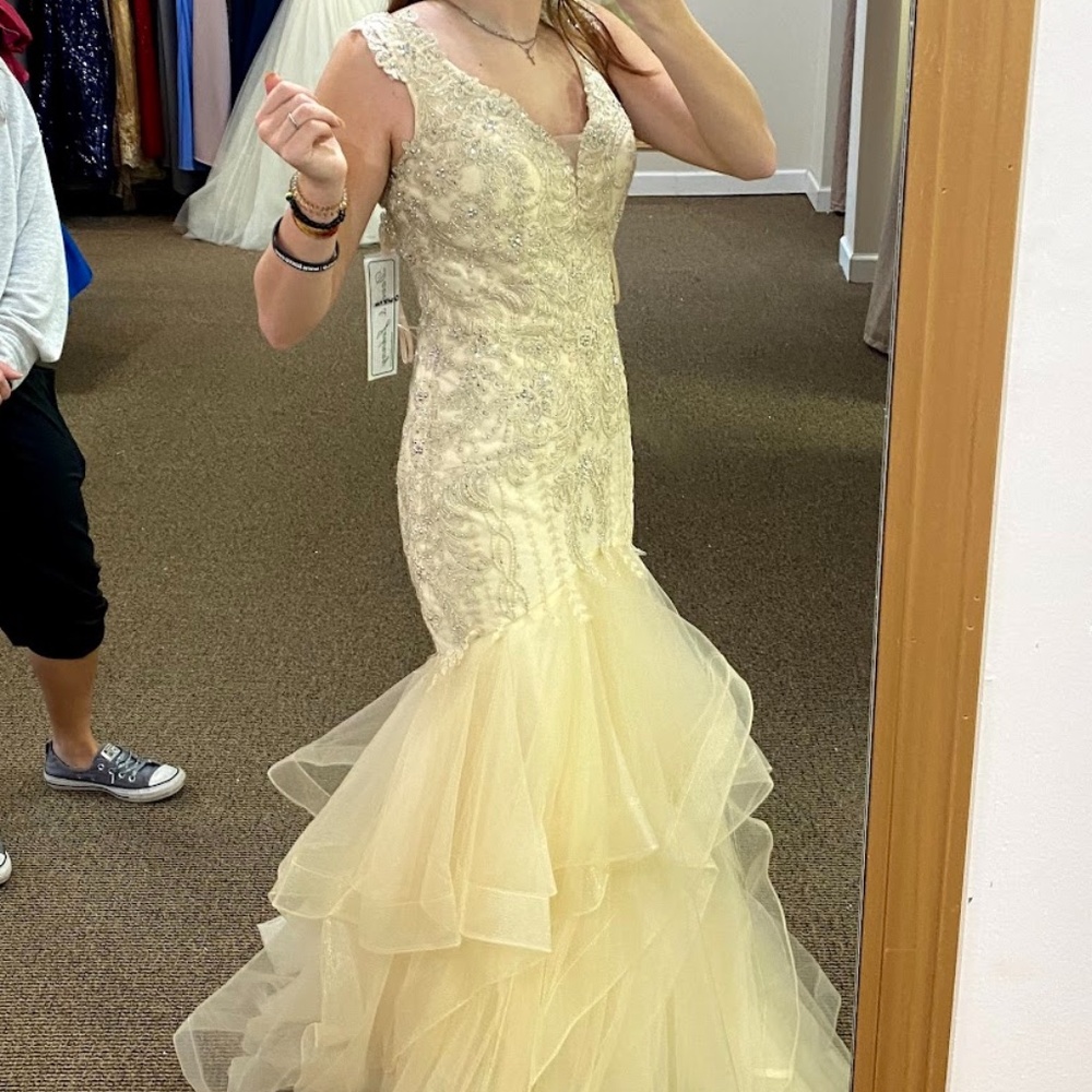 PROM DRESS!! - Picture 4 of 6